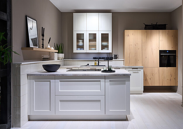 AV 6055 white | AV 6082 natural wild oak